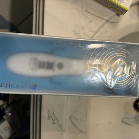 Nu Skin ageLOC® LumiSpa® iO - Picture 9 of 11
